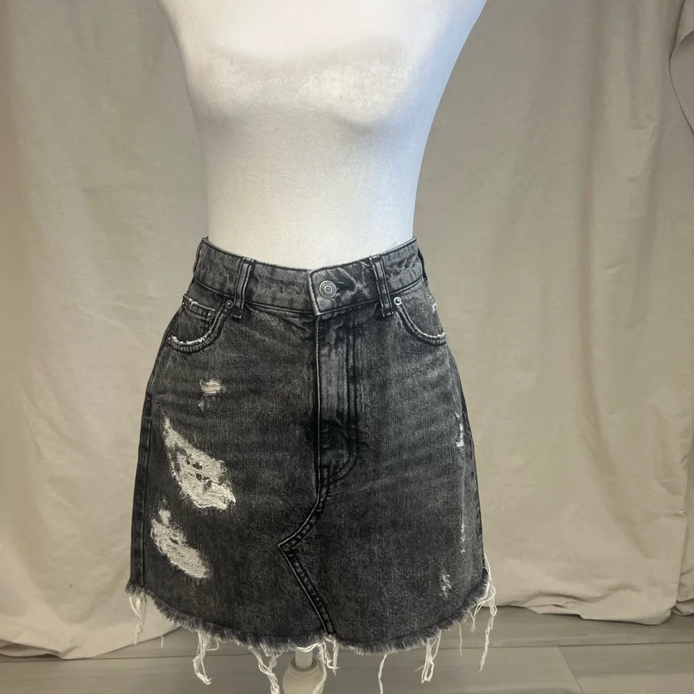 NWT SER.O.YA Allie Mini Skirt Phoenix Distressed Black Denim Wash Sz 29 Y2K 90s - Picture 2 of 9